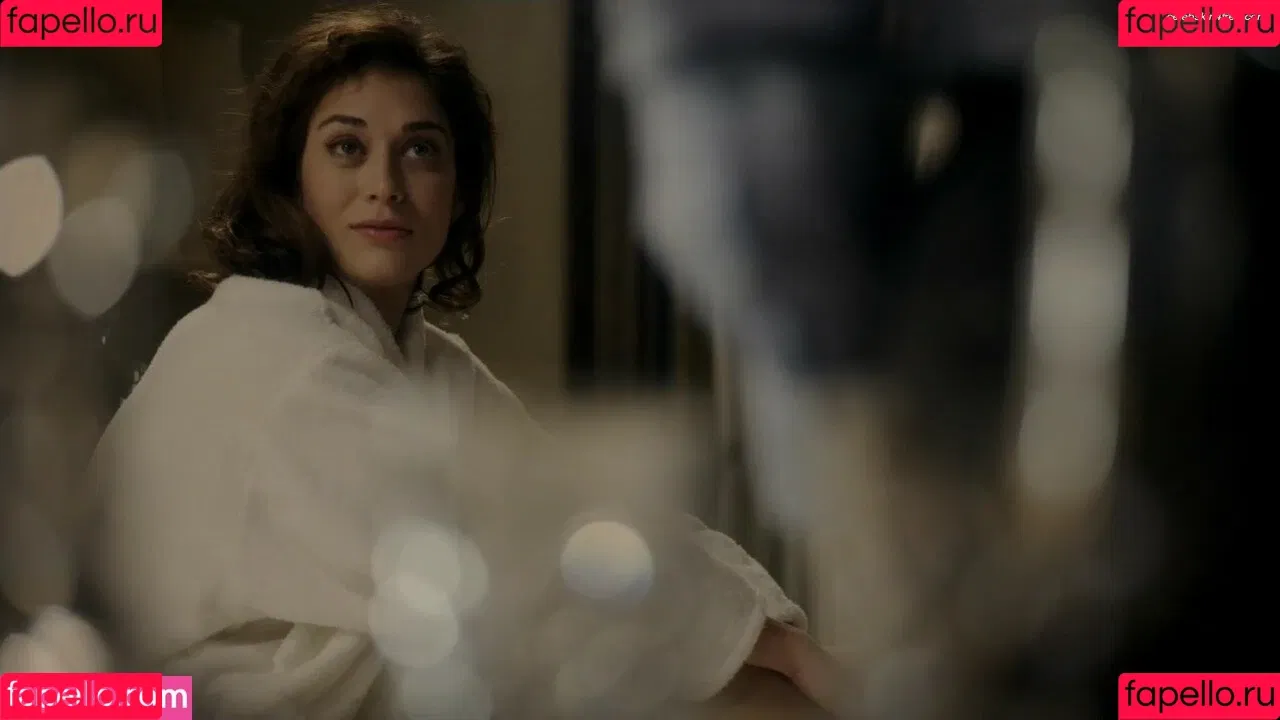 Lizzy Caplan / thelizzycaplan Onlyfans Photo Gallery 