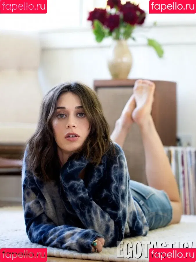 Lizzy Caplan / thelizzycaplan Onlyfans Photo Gallery 