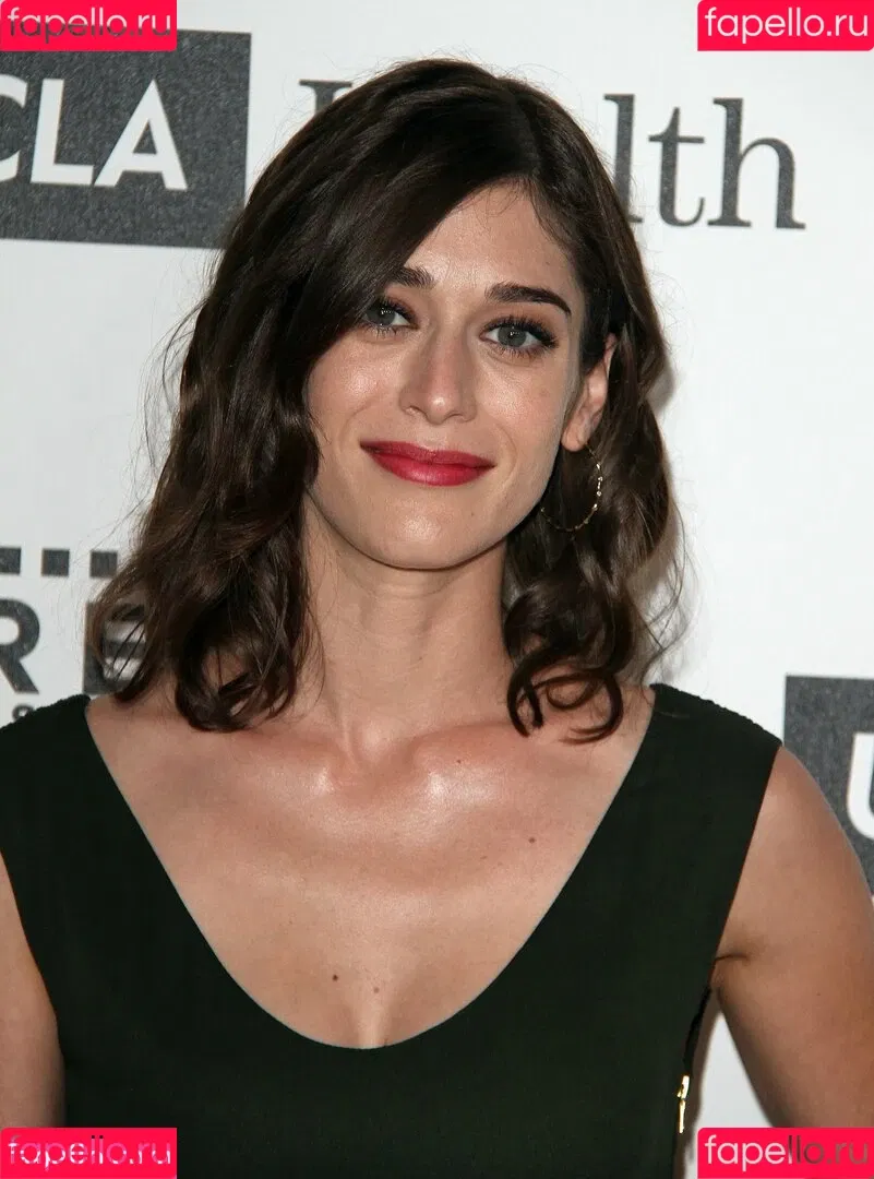 Lizzy Caplan / thelizzycaplan Onlyfans Photo Gallery 
