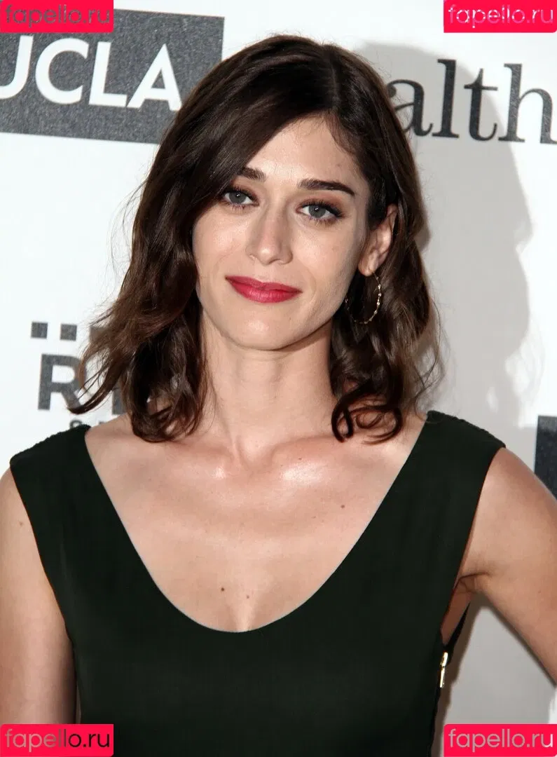Lizzy Caplan / thelizzycaplan Onlyfans Photo Gallery 