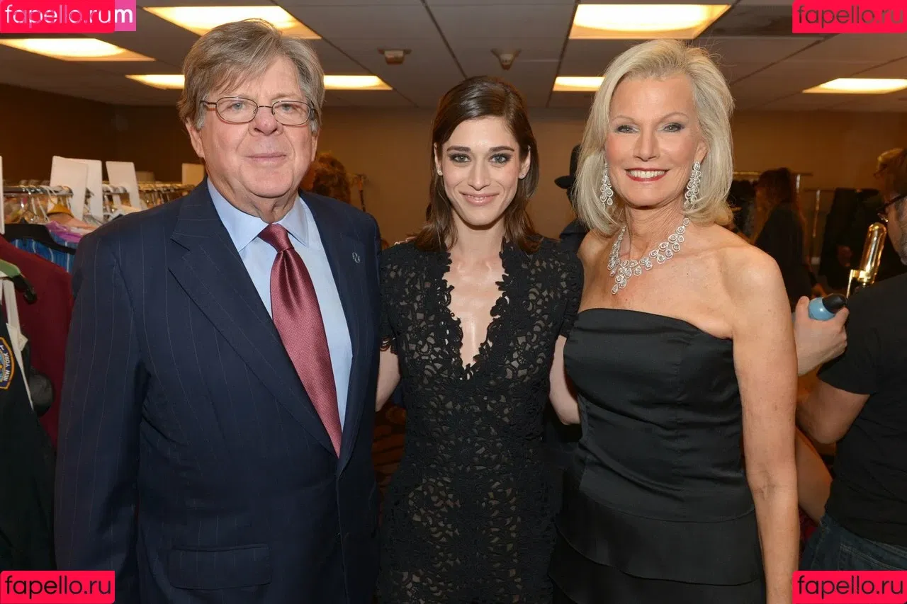 Lizzy Caplan / thelizzycaplan Onlyfans Photo Gallery 