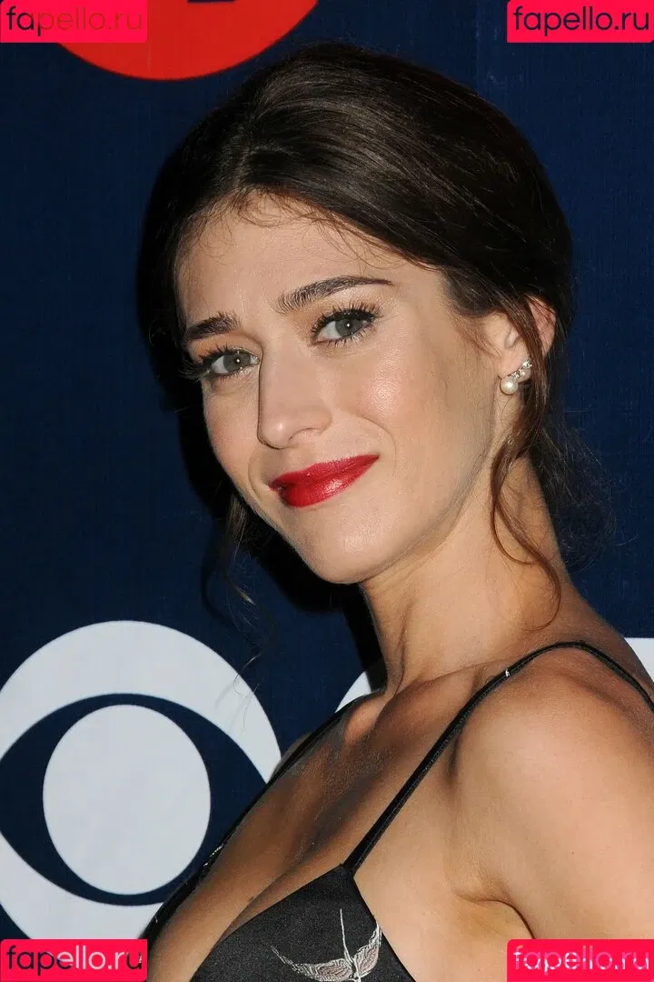 Lizzy Caplan / thelizzycaplan Onlyfans Photo Gallery 