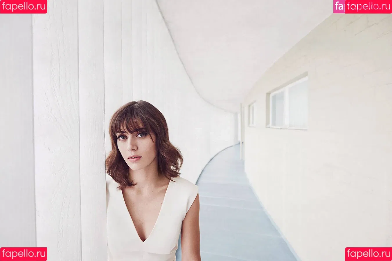 Lizzy Caplan / thelizzycaplan Onlyfans Photo Gallery 