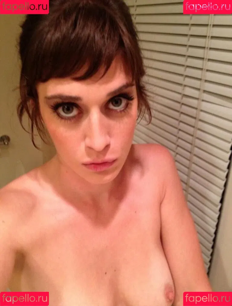 Lizzy Caplan / thelizzycaplan Onlyfans Photo Gallery 