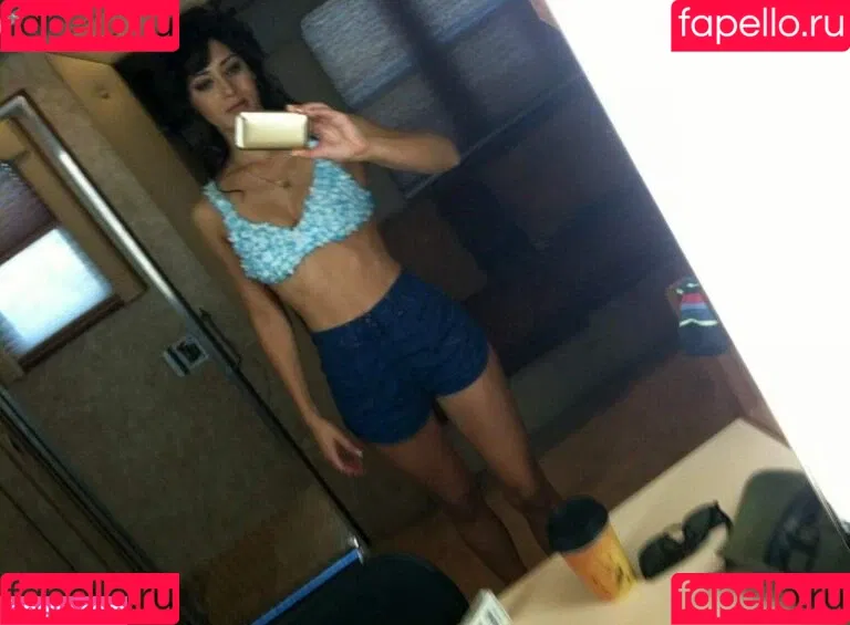 Lizzy Caplan / thelizzycaplan Onlyfans Photo Gallery 