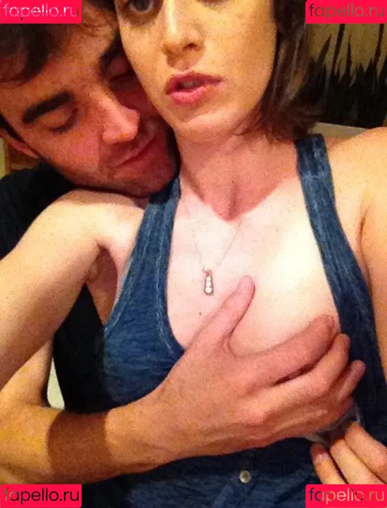 Lizzy Caplan / thelizzycaplan Onlyfans Photo Gallery 