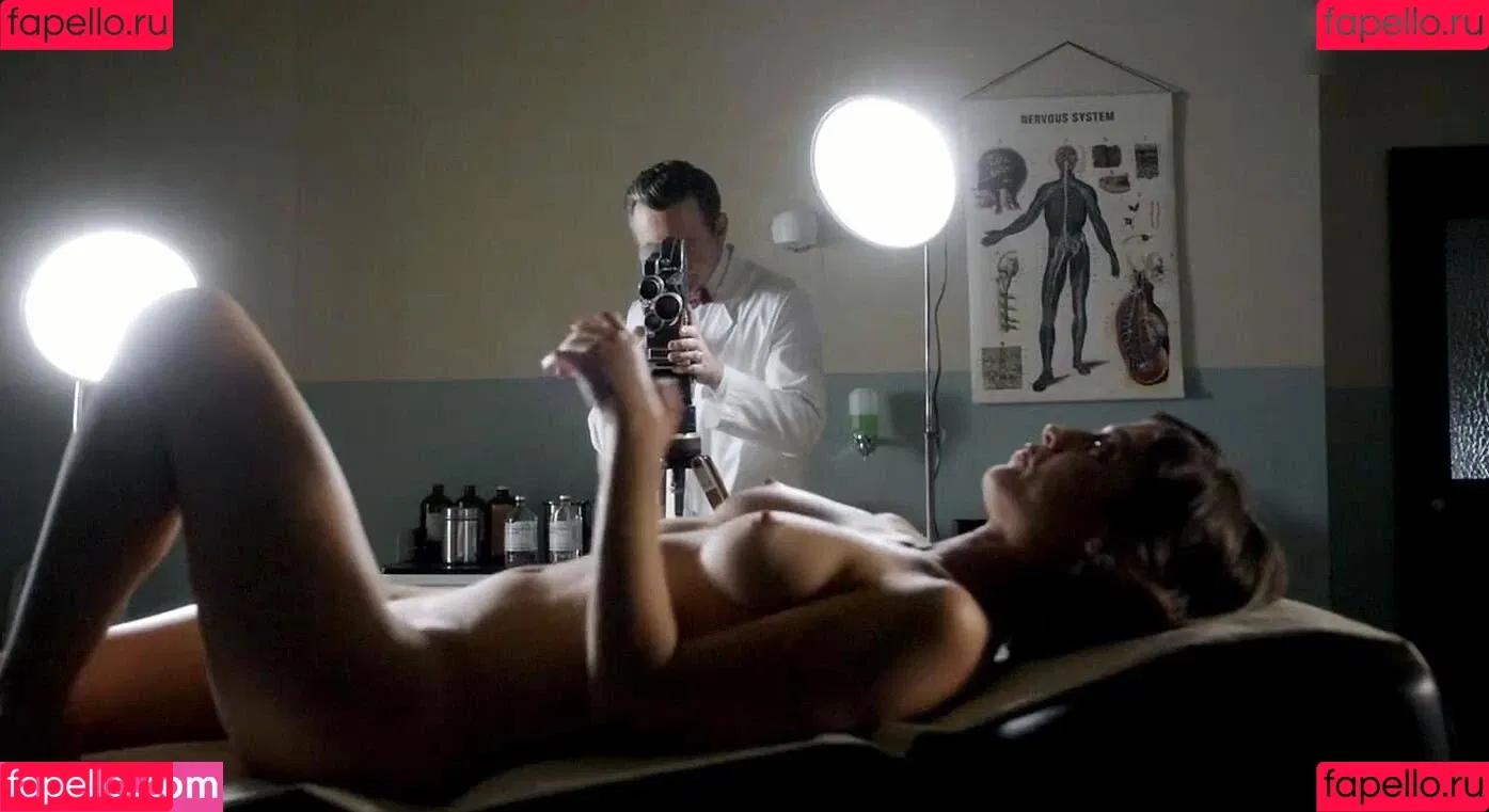 Lizzy Caplan / thelizzycaplan Onlyfans Photo Gallery 