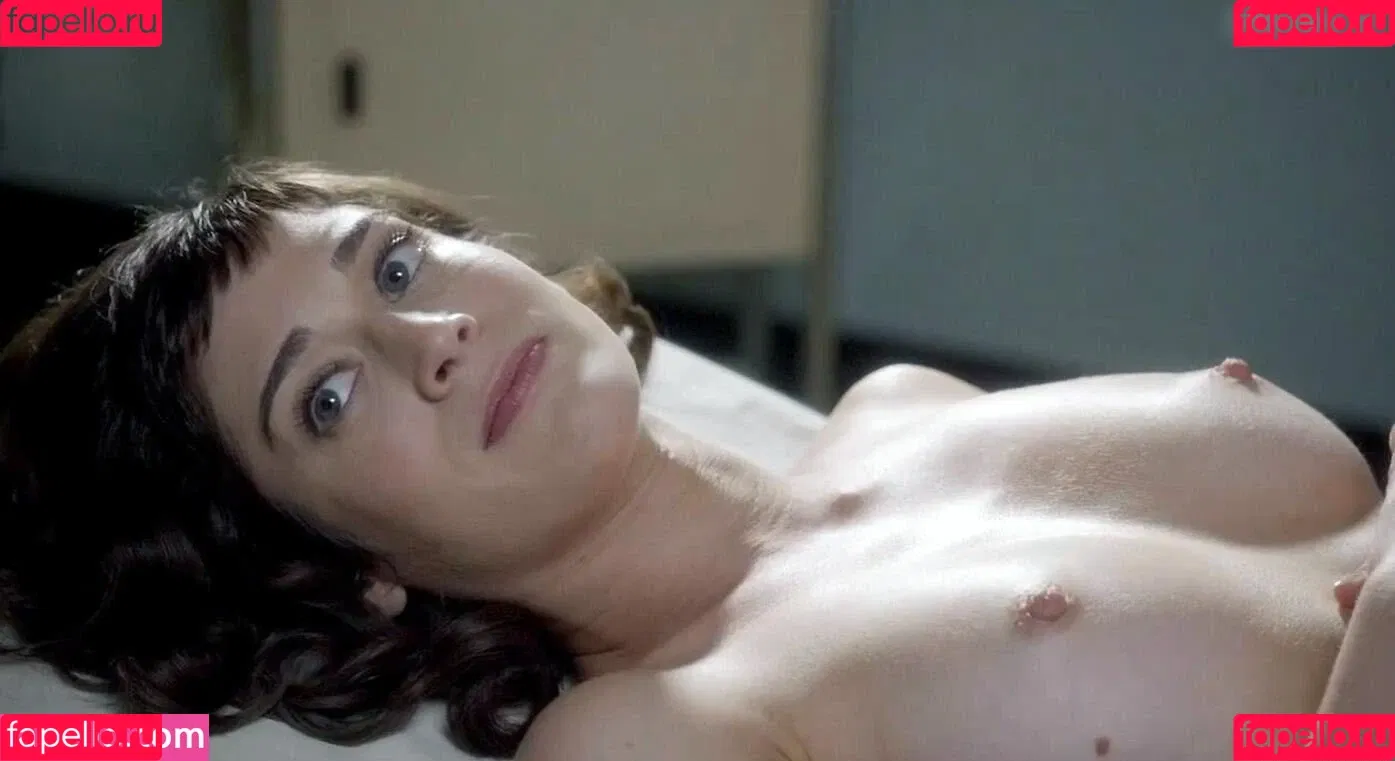 Lizzy Caplan / thelizzycaplan Onlyfans Photo Gallery 