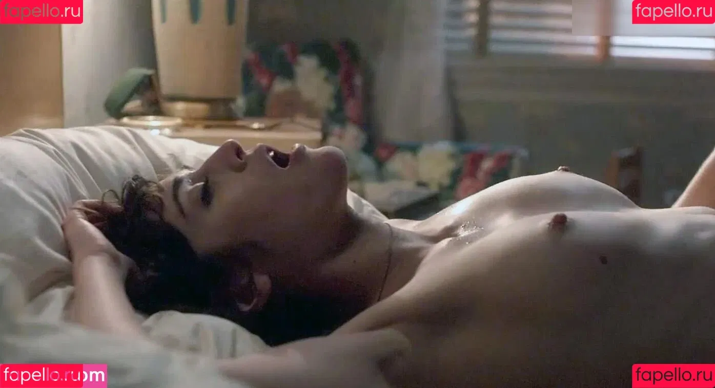 Lizzy Caplan / thelizzycaplan Onlyfans Photo Gallery 