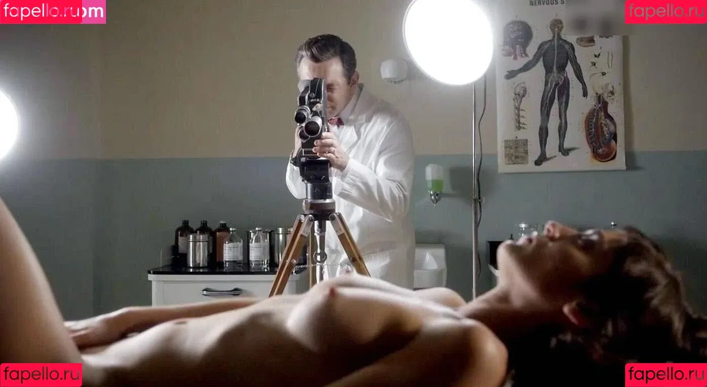 Lizzy Caplan / thelizzycaplan Onlyfans Photo Gallery 