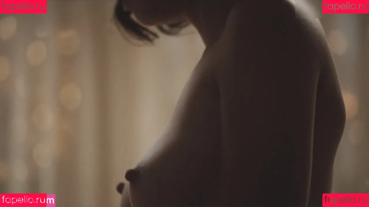 Lizzy Caplan / thelizzycaplan Onlyfans Photo Gallery 