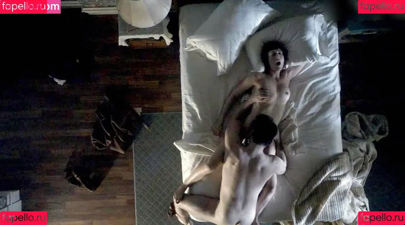 Lizzy Caplan / thelizzycaplan Onlyfans Photo Gallery 