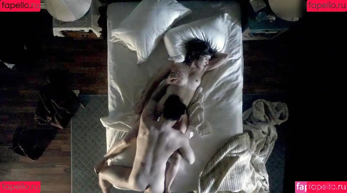 Lizzy Caplan / thelizzycaplan Onlyfans Photo Gallery 