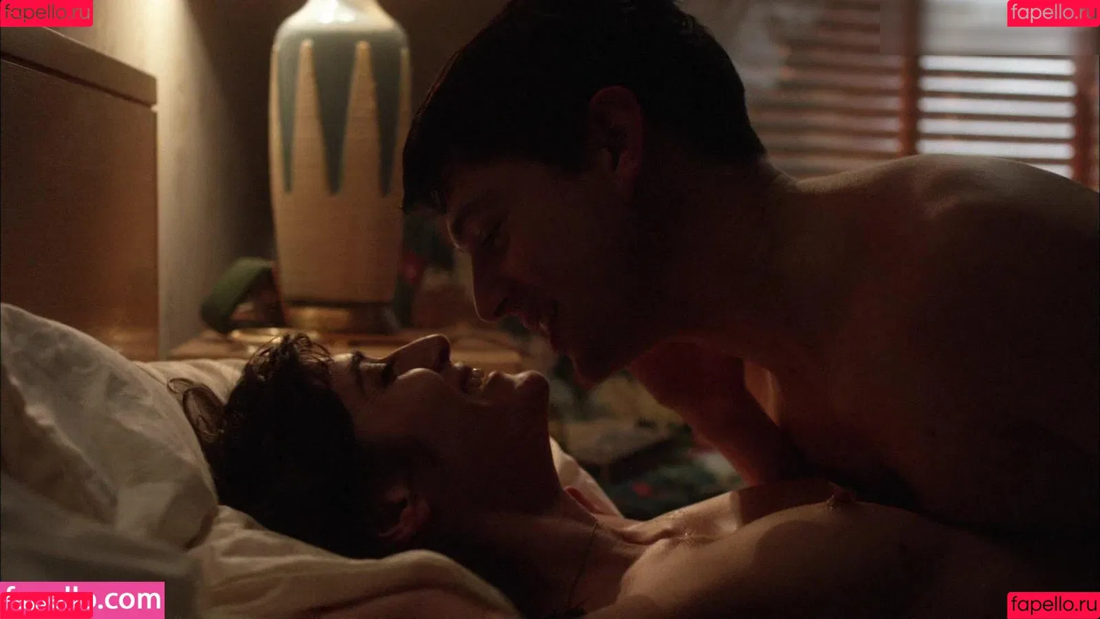 Lizzy Caplan / thelizzycaplan Onlyfans Photo Gallery 