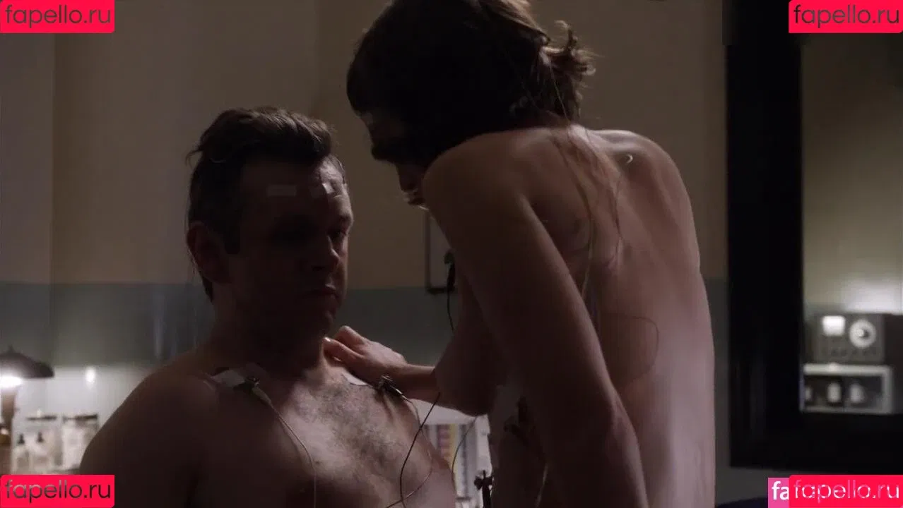 Lizzy Caplan / thelizzycaplan Onlyfans Photo Gallery 