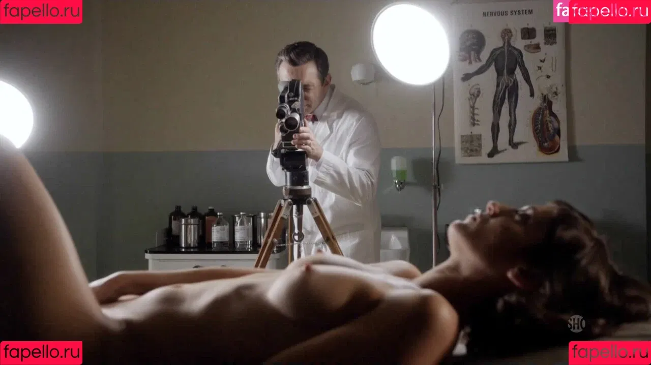 Lizzy Caplan / thelizzycaplan Onlyfans Photo Gallery 