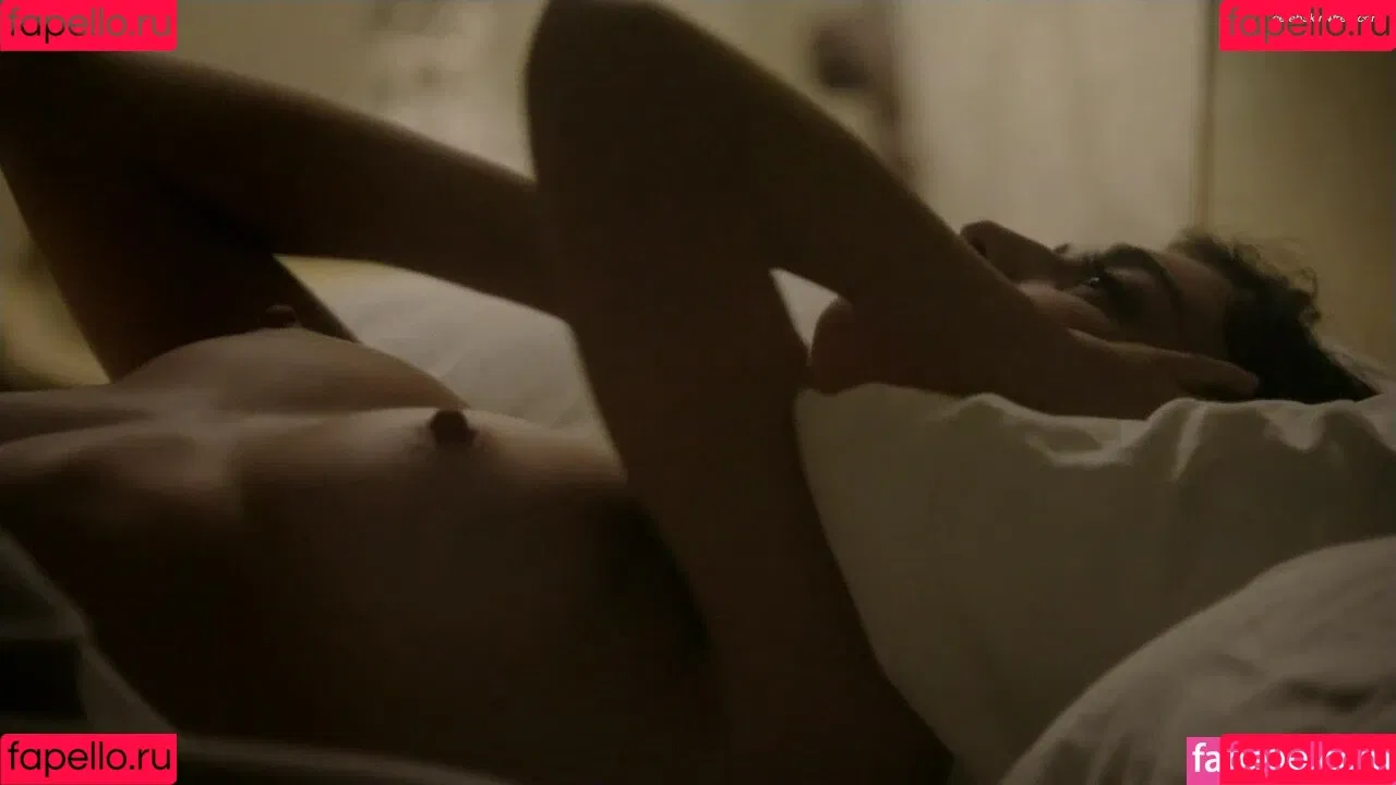 Lizzy Caplan / thelizzycaplan Onlyfans Photo Gallery 