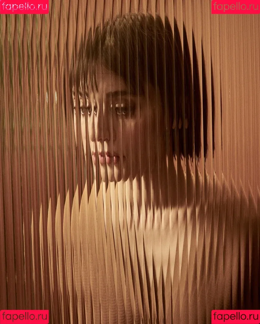 Lizzy Caplan / thelizzycaplan Onlyfans Photo Gallery 