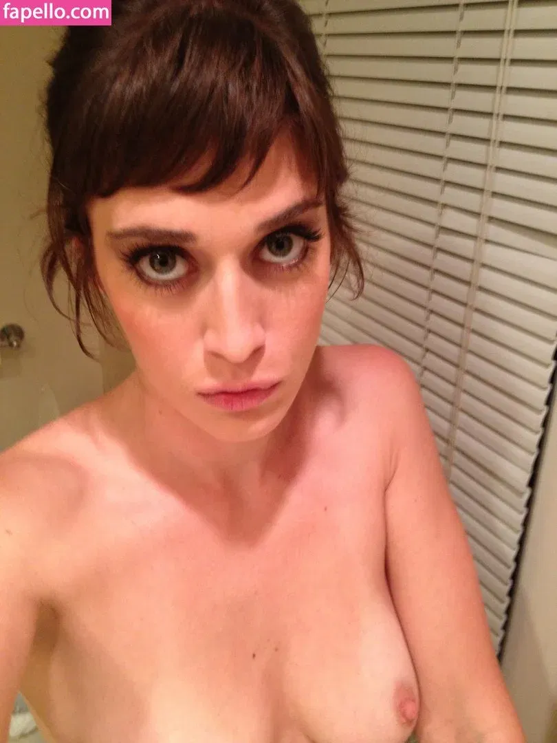 Lizzy Caplan / thelizzycaplan Onlyfans Photo Gallery 