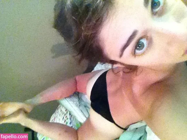 Lizzy Caplan / thelizzycaplan Onlyfans Photo Gallery 