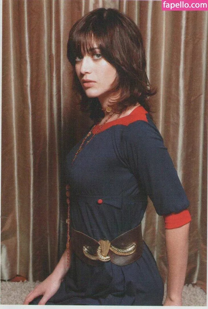 Lizzy Caplan / thelizzycaplan Onlyfans Photo Gallery 