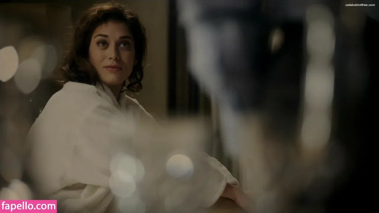 Lizzy Caplan / thelizzycaplan Onlyfans Photo Gallery 