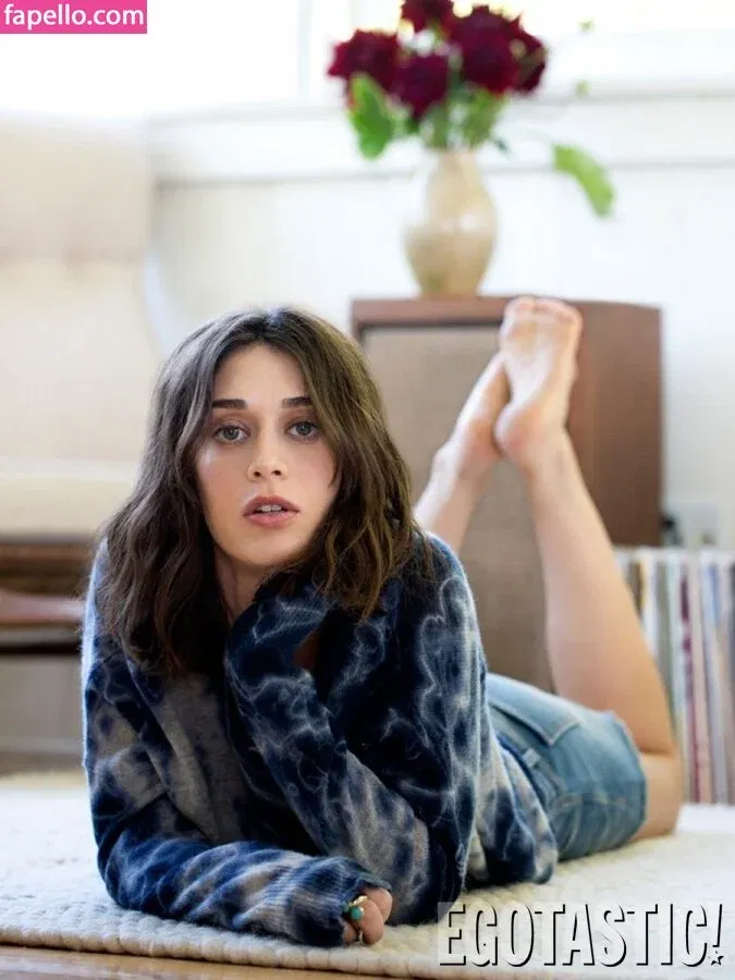 Lizzy Caplan / thelizzycaplan Onlyfans Photo Gallery 