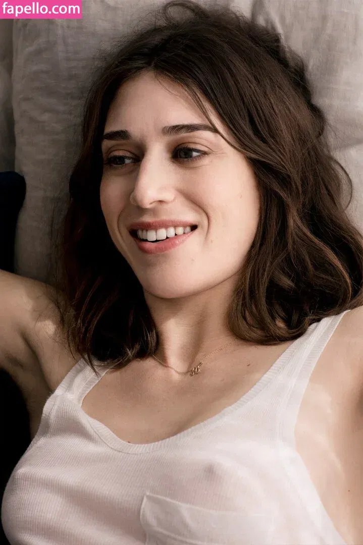 Lizzy Caplan / thelizzycaplan Onlyfans Photo Gallery 