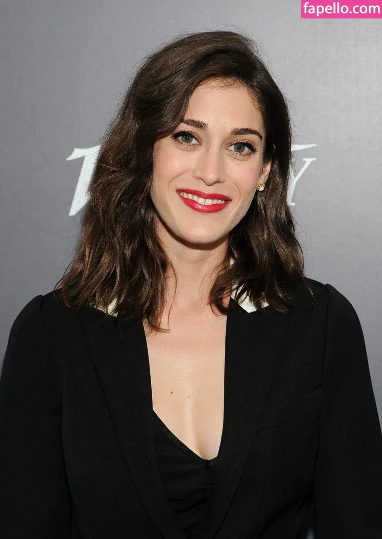 Lizzy Caplan / thelizzycaplan Onlyfans Photo Gallery 