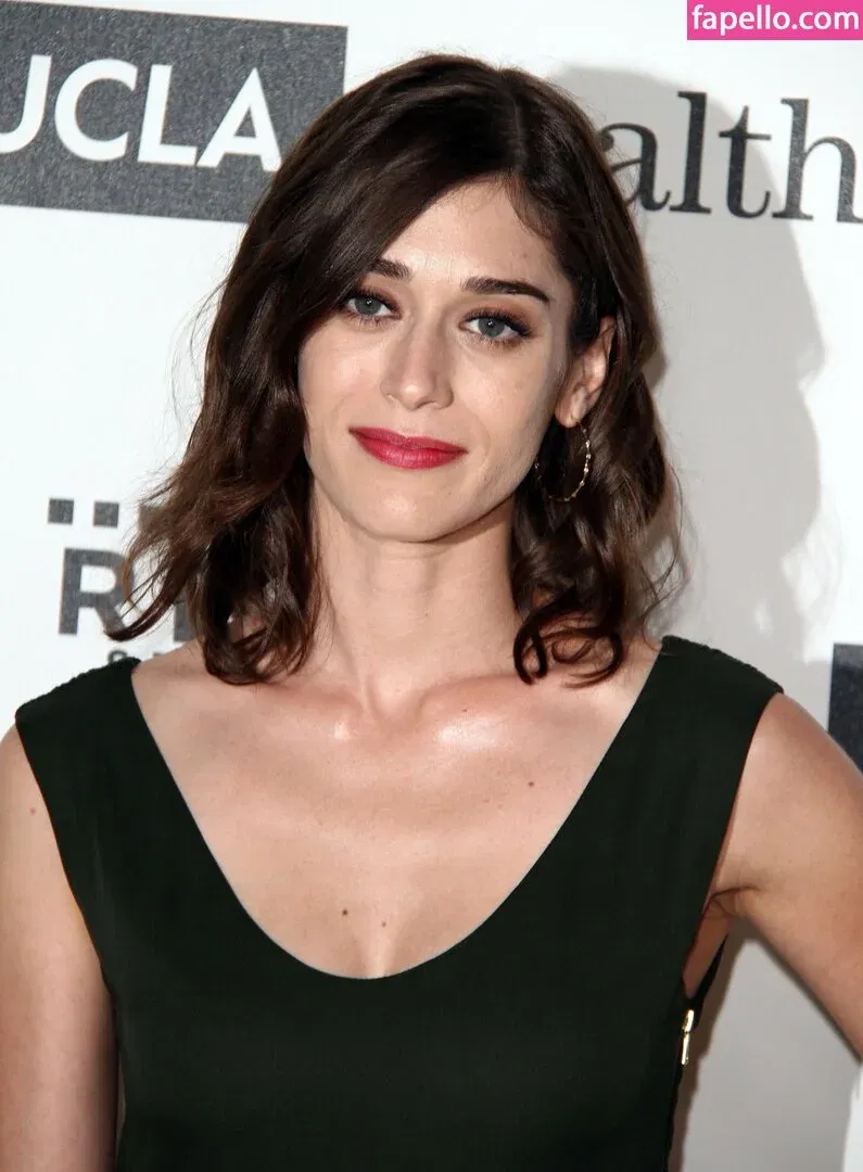 Lizzy Caplan / thelizzycaplan Onlyfans Photo Gallery 