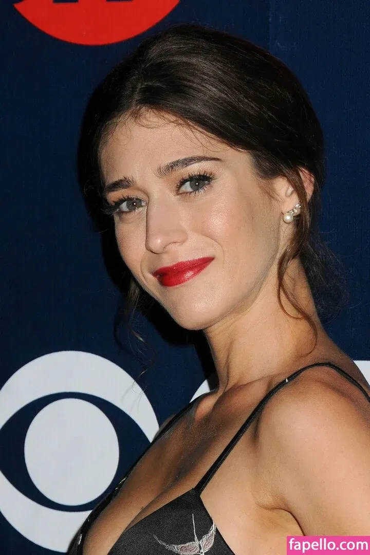 Lizzy Caplan / thelizzycaplan Onlyfans Photo Gallery 