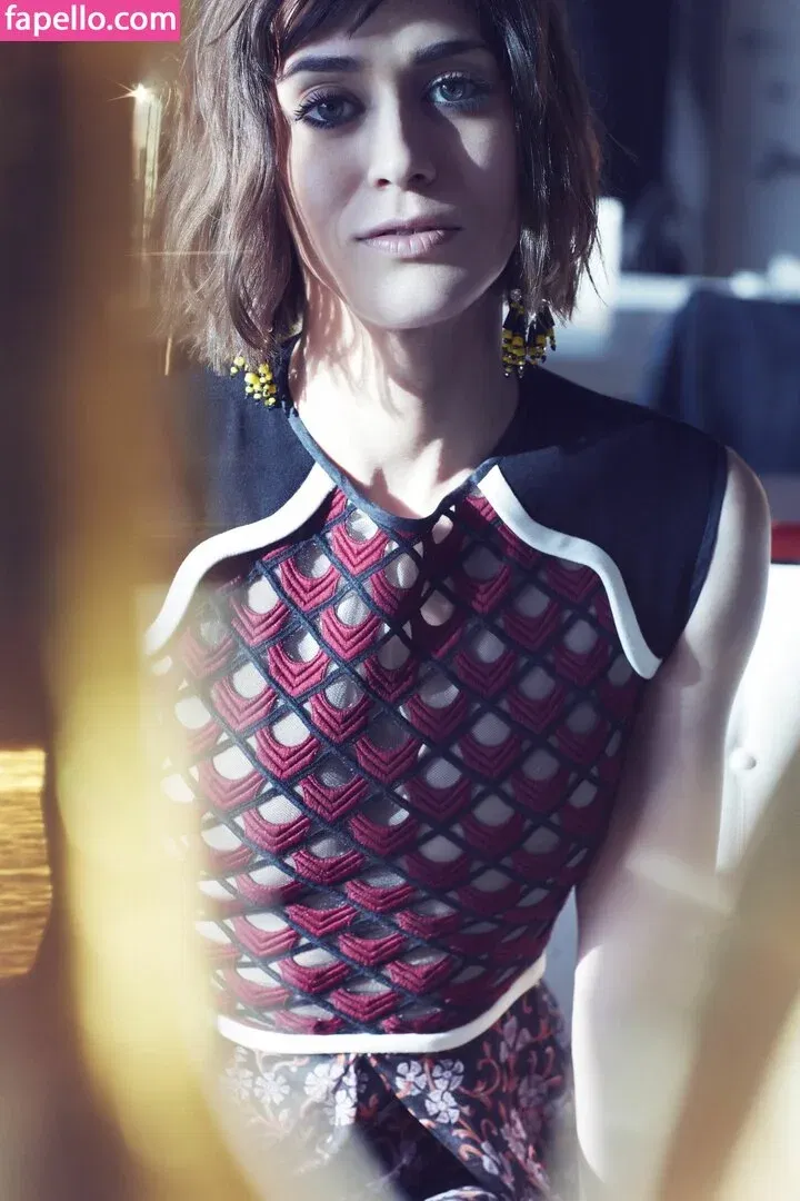 Lizzy Caplan / thelizzycaplan Onlyfans Photo Gallery 