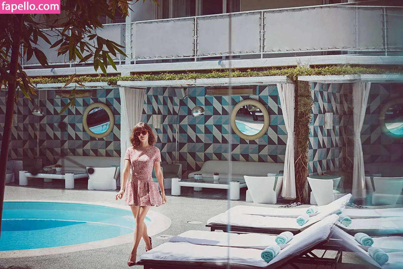 Lizzy Caplan / thelizzycaplan Onlyfans Photo Gallery 