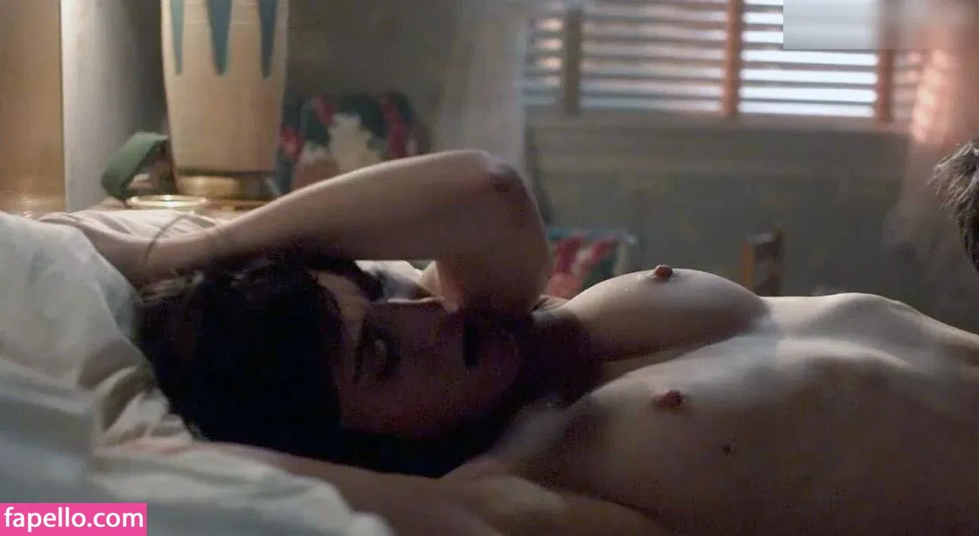 Lizzy Caplan / thelizzycaplan Onlyfans Photo Gallery 