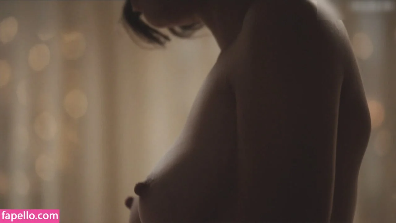 Lizzy Caplan / thelizzycaplan Onlyfans Photo Gallery 