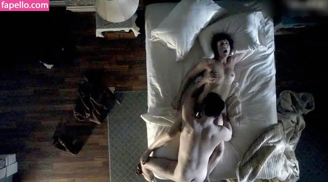 Lizzy Caplan / thelizzycaplan Onlyfans Photo Gallery 