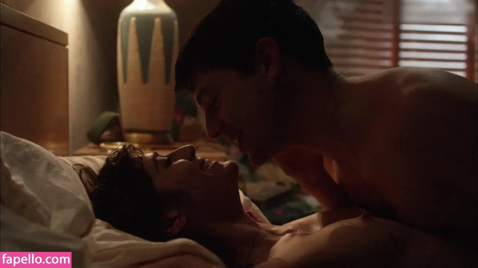 Lizzy Caplan / thelizzycaplan Onlyfans Photo Gallery 