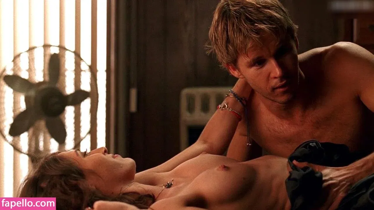 Lizzy Caplan / thelizzycaplan Onlyfans Photo Gallery 