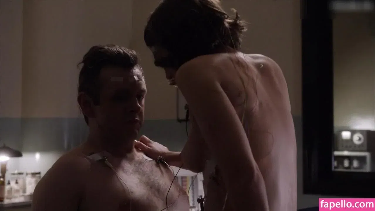 Lizzy Caplan / thelizzycaplan Onlyfans Photo Gallery 