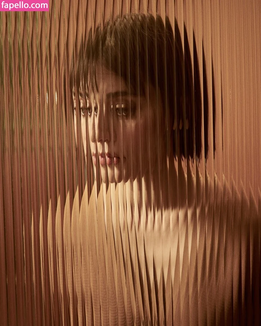 Lizzy Caplan / thelizzycaplan Onlyfans Photo Gallery 