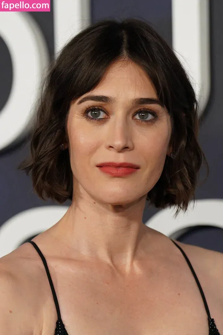 Lizzy Caplan / thelizzycaplan Onlyfans Photo Gallery 