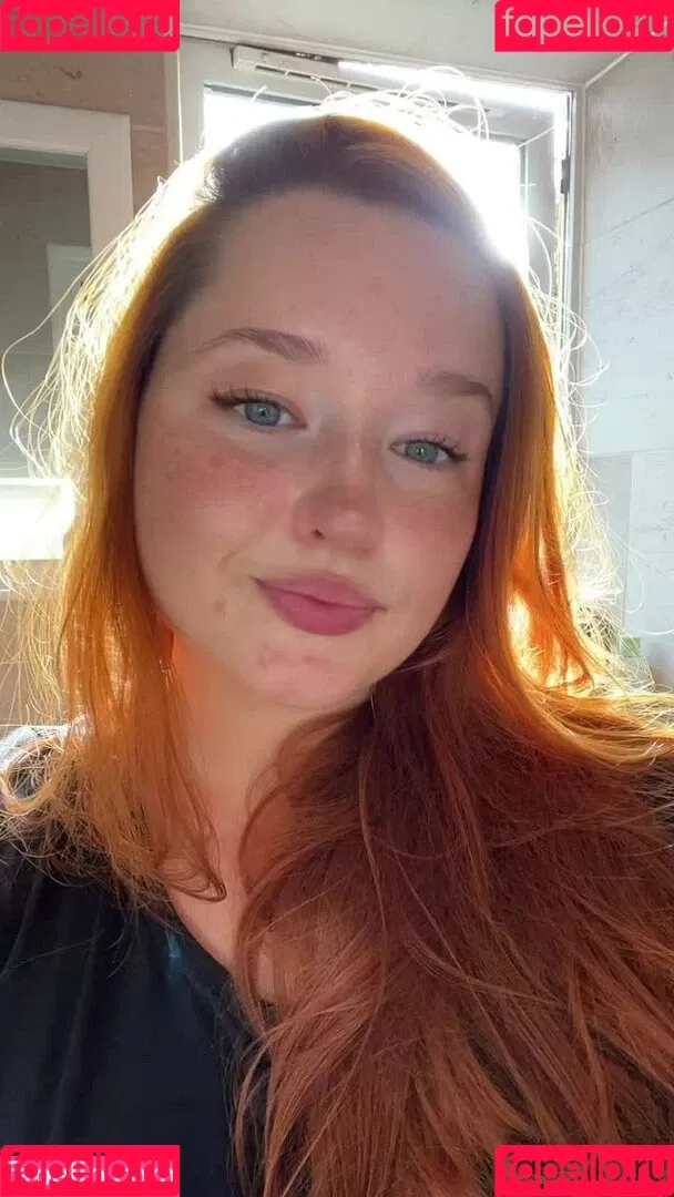 Elle Mae / eastern_eu_baby / ellexaus / https: Onlyfans Photo Gallery 