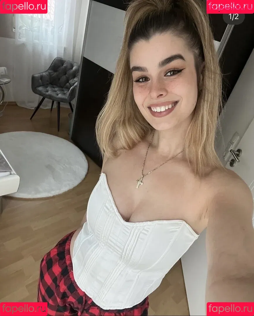 AnnaGazanis / anna.gazanis Onlyfans Photo Gallery 