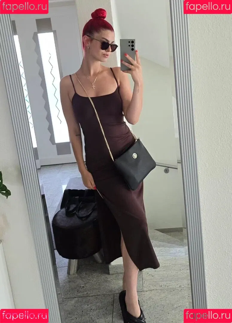 AnnaGazanis / anna.gazanis Onlyfans Photo Gallery 