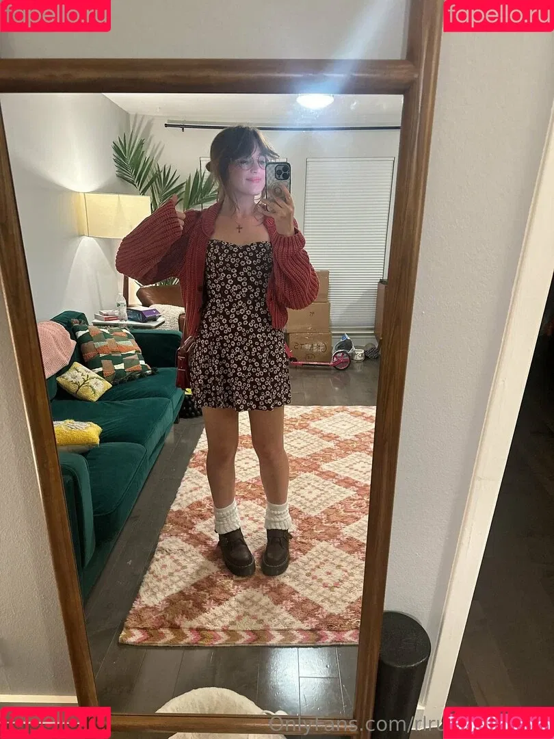 RLrunescapeGF / its_rlrunescapegf Onlyfans Photo Gallery 