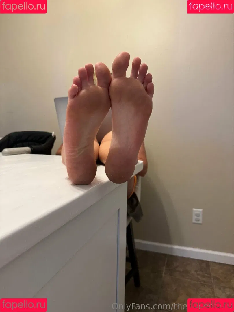 queenfootsy / thequeeoffeet Onlyfans Photo Gallery 