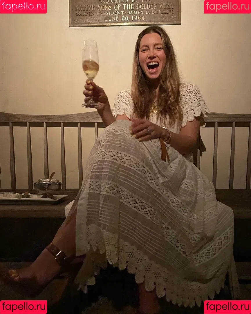 Jessica Biel / JessicaBiel / jessica_biel Onlyfans Photo Gallery 