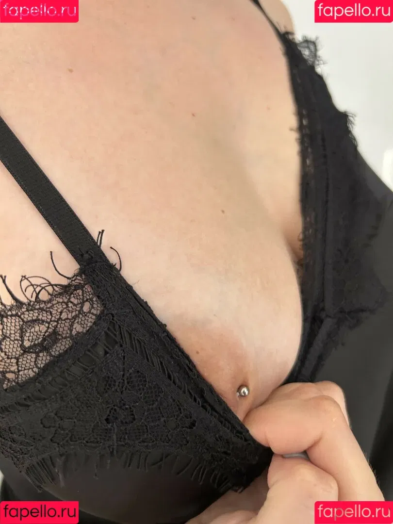 Casadas HotWife / https: / jessistone / marinarotty.ofc Onlyfans Photo Gallery 