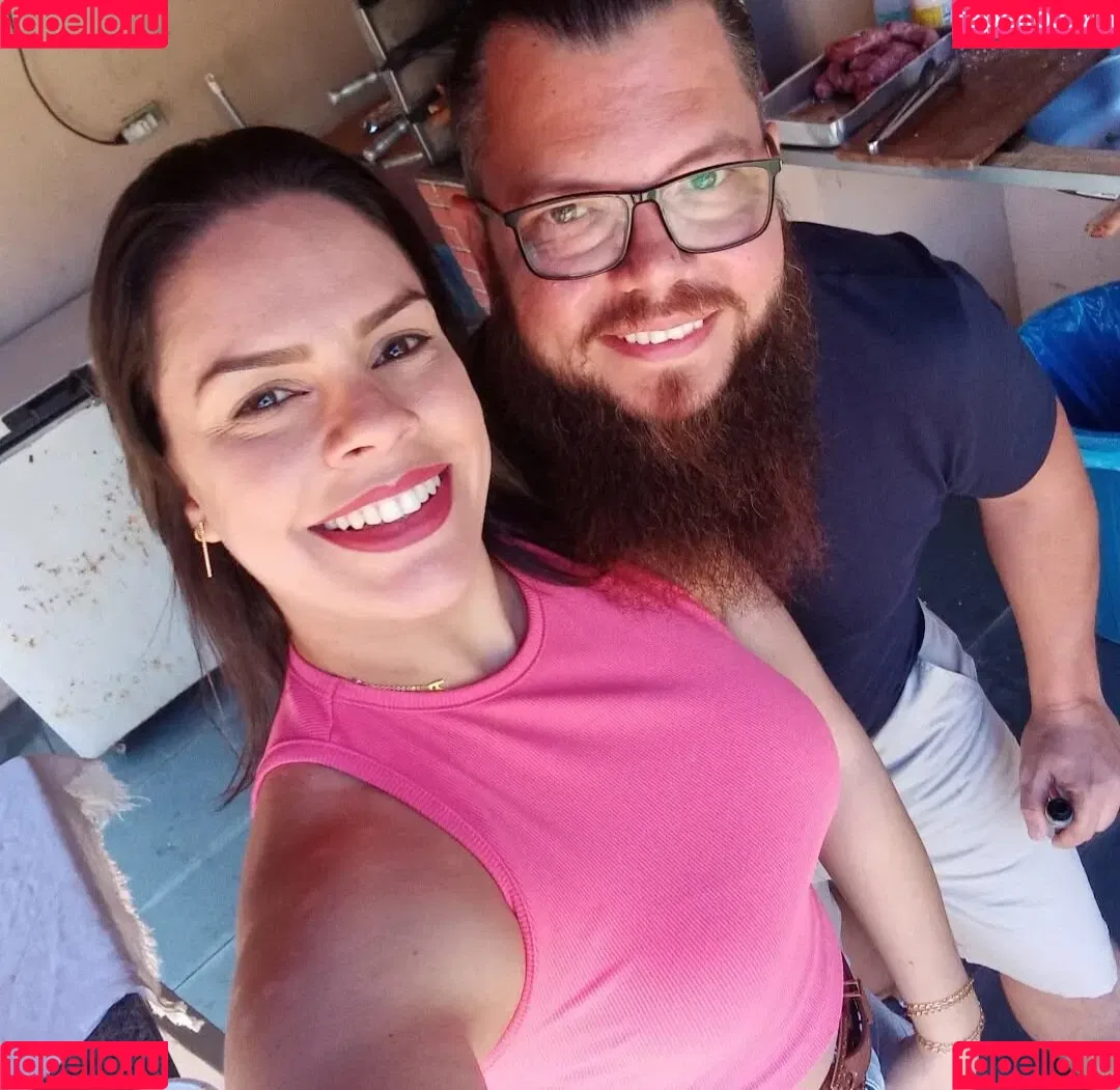 Casadas HotWife / https: / jessistone / marinarotty.ofc Onlyfans Photo Gallery 