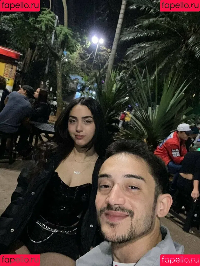 Casadas HotWife / https: / jessistone / marinarotty.ofc Onlyfans Photo Gallery 